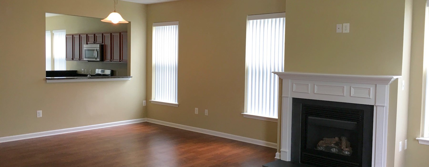 unfurnished living room