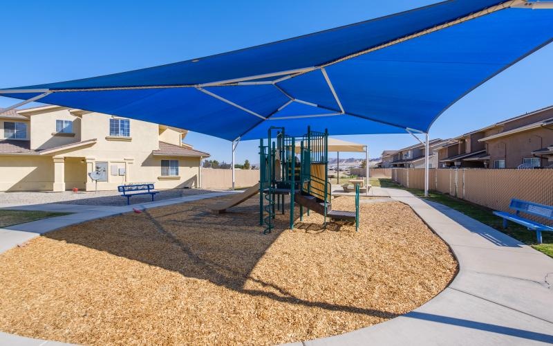 a trampoline in a backyard