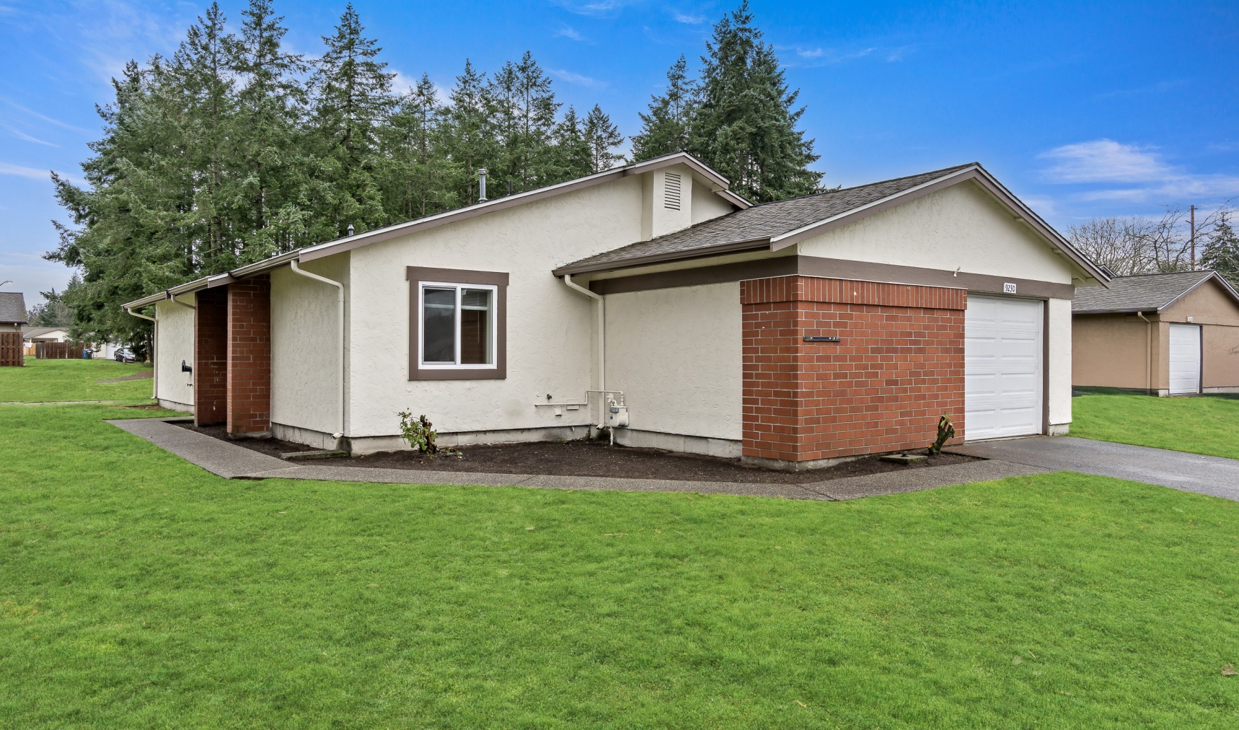 Evergreen Exterior Front Yard at Joint Base Lewis-McChord