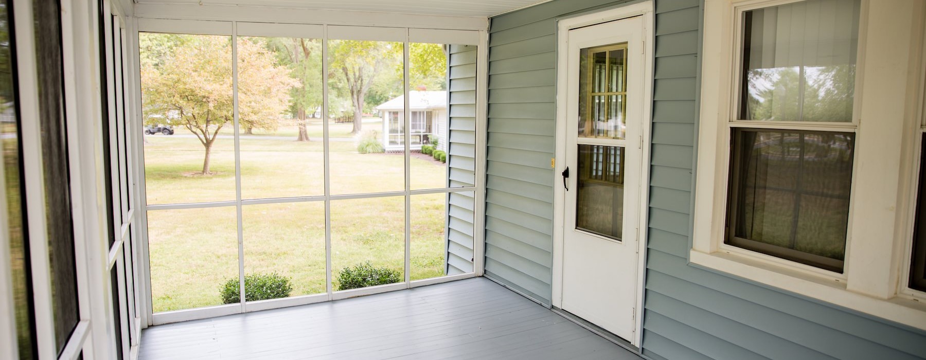 a screened in covered patio