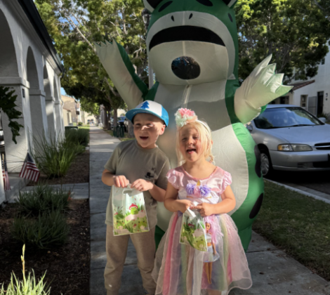Kids posing with Froggy Costume 