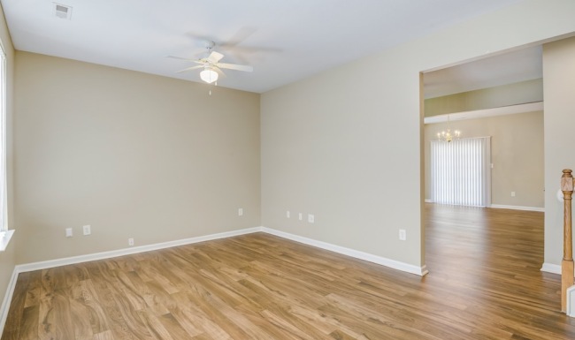 unfurnished living room