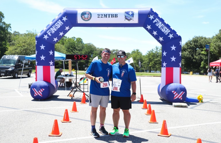2 Men Pictured After Running for 22 Miles