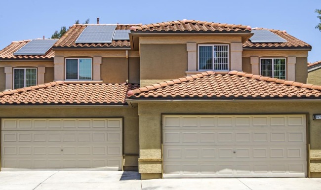 homes with enclosed garages
